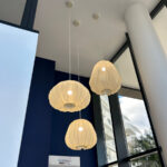 Pose d'applique par un artisan électricien