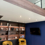 Pose d'éclairage led par un électricien qualifié